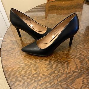 A New Day Black Pointed Toe Pumps/Heels EUC